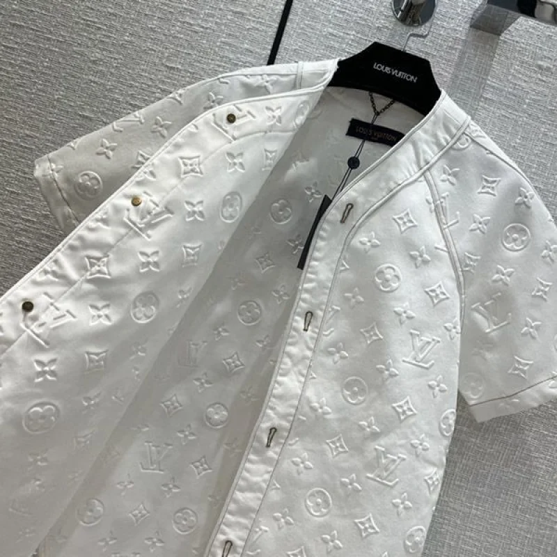超話題!ルイヴィトン 3D モノグラム アウター Tシャツ 偽物 vuz93783
