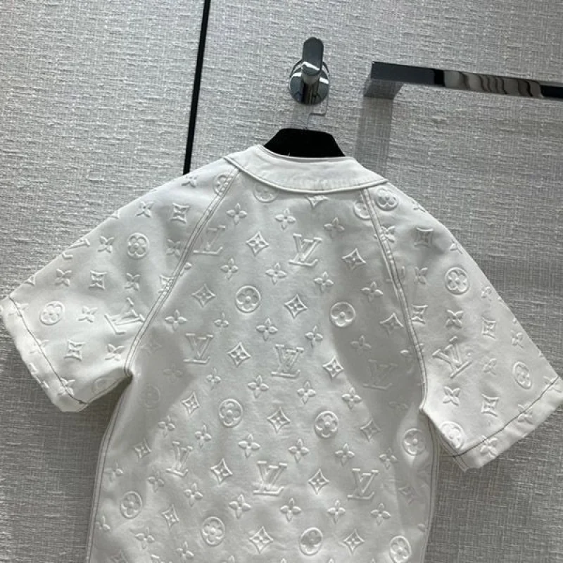 超話題!ルイヴィトン 3D モノグラム アウター Tシャツ 偽物 vuz93783