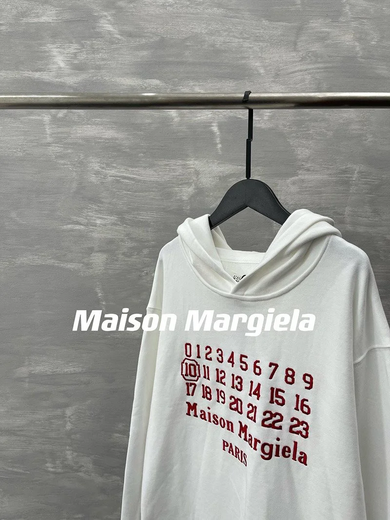 大人気！メゾンマルジェラ レディースフードロゴパーカーコピー Mag91492