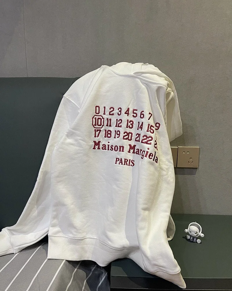 大人気！メゾンマルジェラ レディースフードロゴパーカーコピー Mag91492