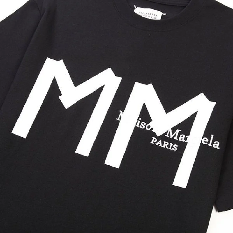 人気No1メゾンマルジェラ ロゴ ブラックTシャツ 偽物 Maq15697