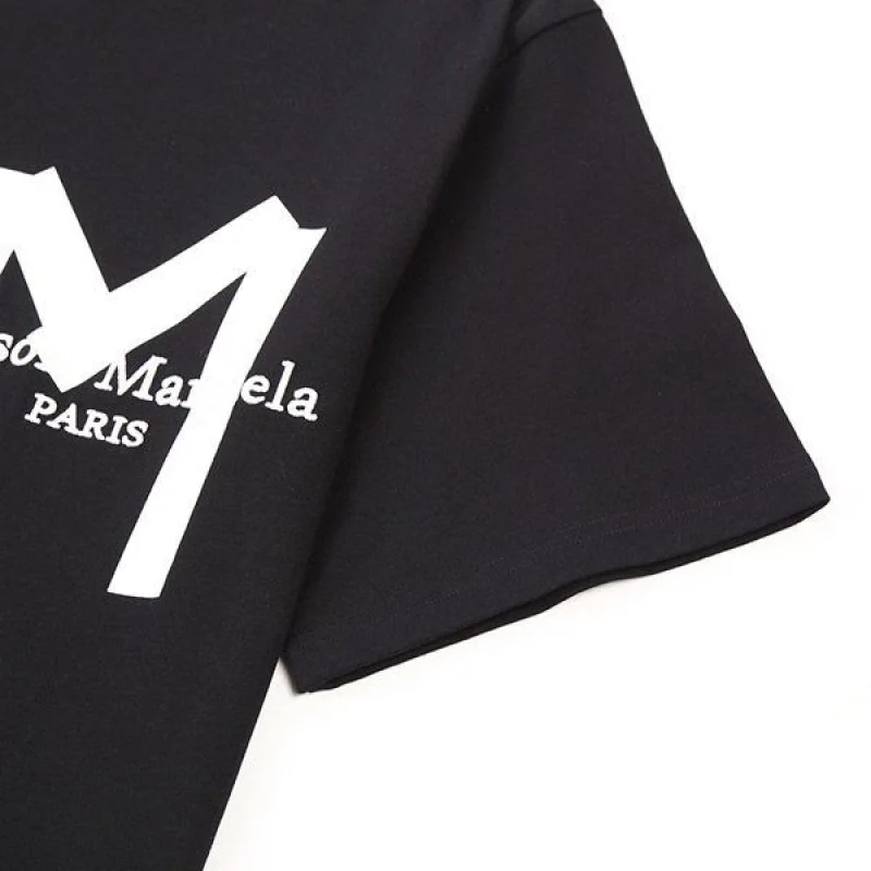 人気No1メゾンマルジェラ ロゴ ブラックTシャツ 偽物 Maq15697