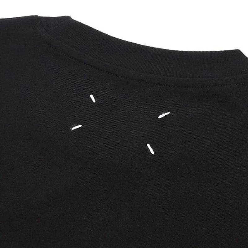 人気No1メゾンマルジェラ ロゴ ブラックTシャツ 偽物 Maq15697