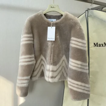 服 max51741 スーパーコピー