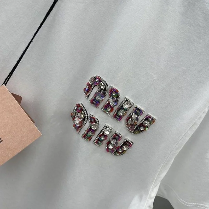 即発送 ミュウミュウ 刺繍入りコットンTシャツ コピー myf59063