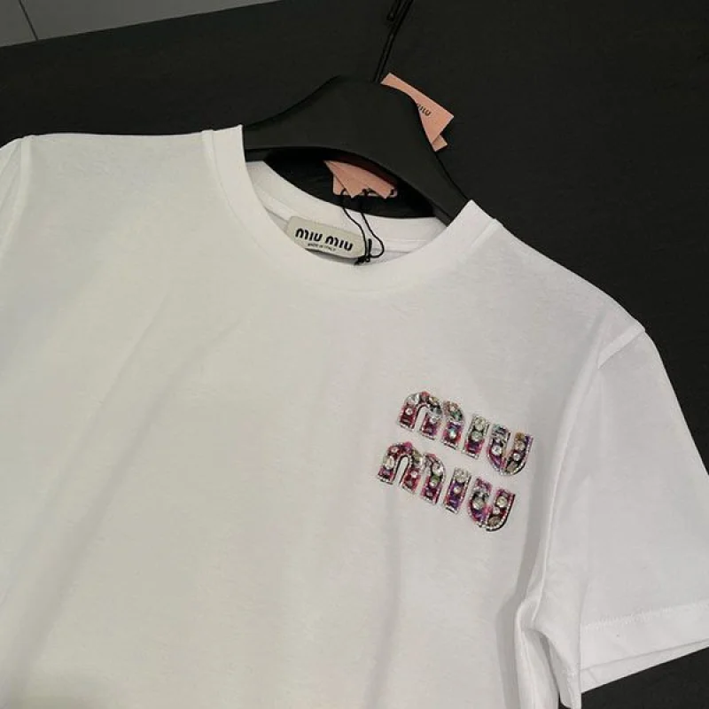 即発送 ミュウミュウ 刺繍入りコットンTシャツ コピー myf59063