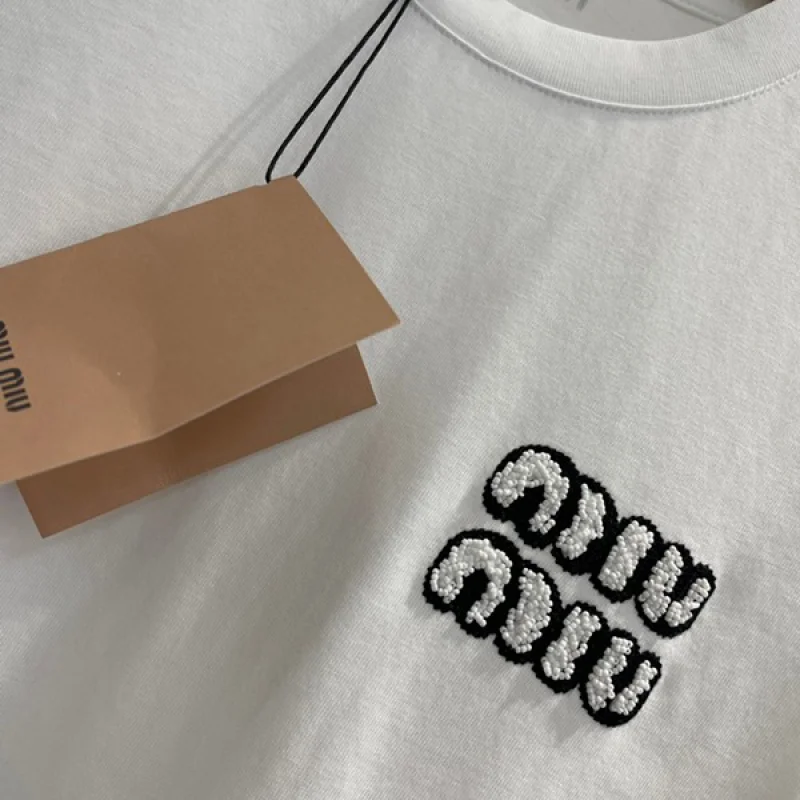 世界中で大人気♪ミュウミュウ ロゴ クリスタル キラキラ Tシャツ 半袖 コピー myi35470