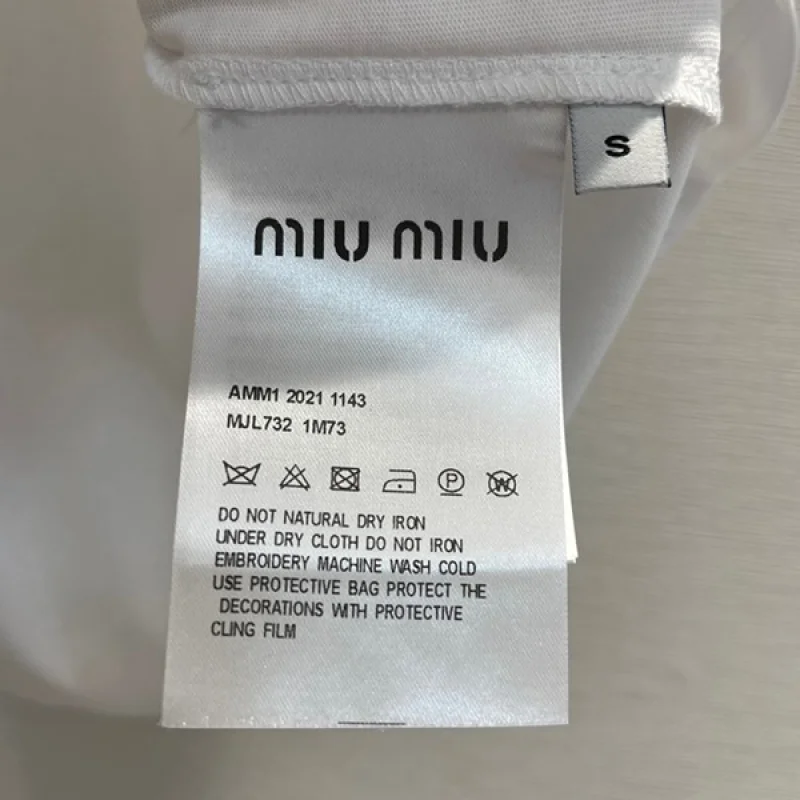 世界中で大人気♪ミュウミュウ ロゴ クリスタル キラキラ Tシャツ 半袖 コピー myi35470
