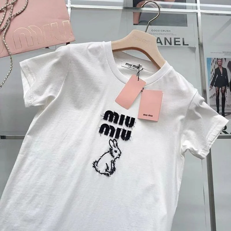 最安値挑戦 ミュウミュウ 刺繍入りコットンTシャツ コピー myl63098