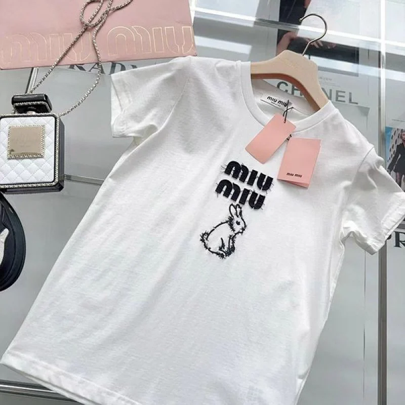 最安値挑戦 ミュウミュウ 刺繍入りコットンTシャツ コピー myl63098