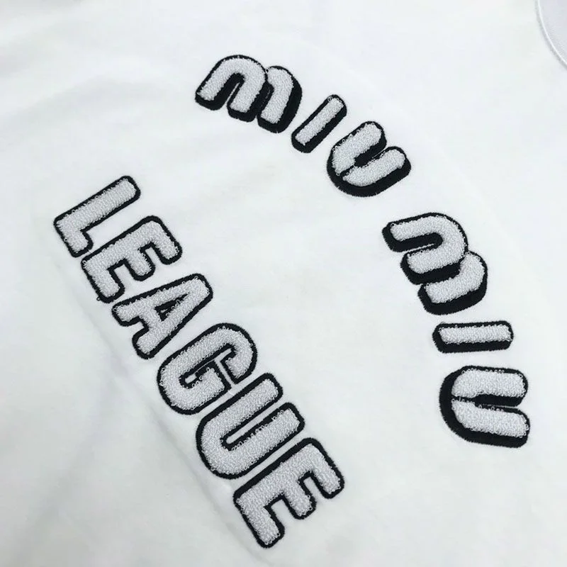 超話題!ミュウミュウ コピー Leagueロゴ入りのアイコニックなTシャツ myu24874