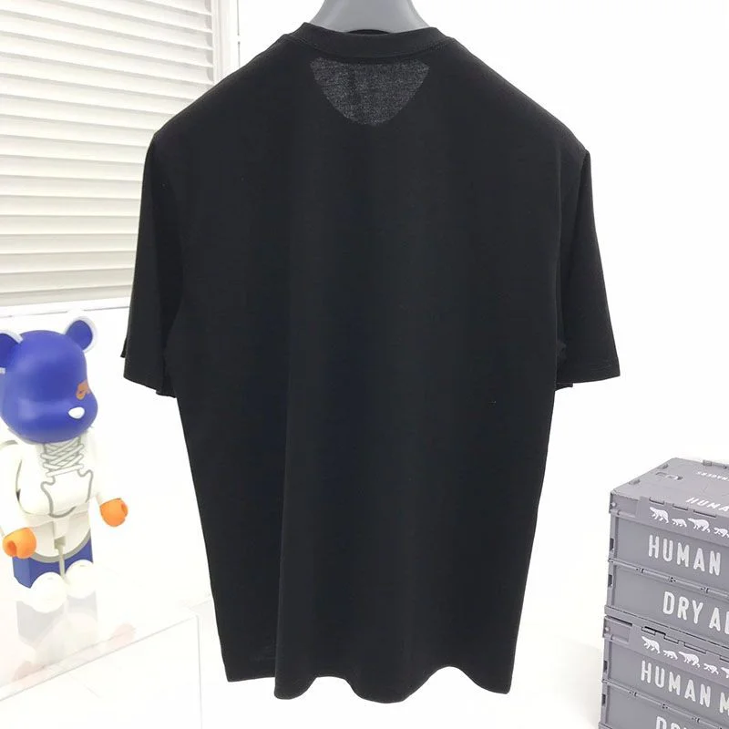 送料込ミュウミュウ 偽物 Leagueロゴ入りのアイコニックなTシャツ myz87152