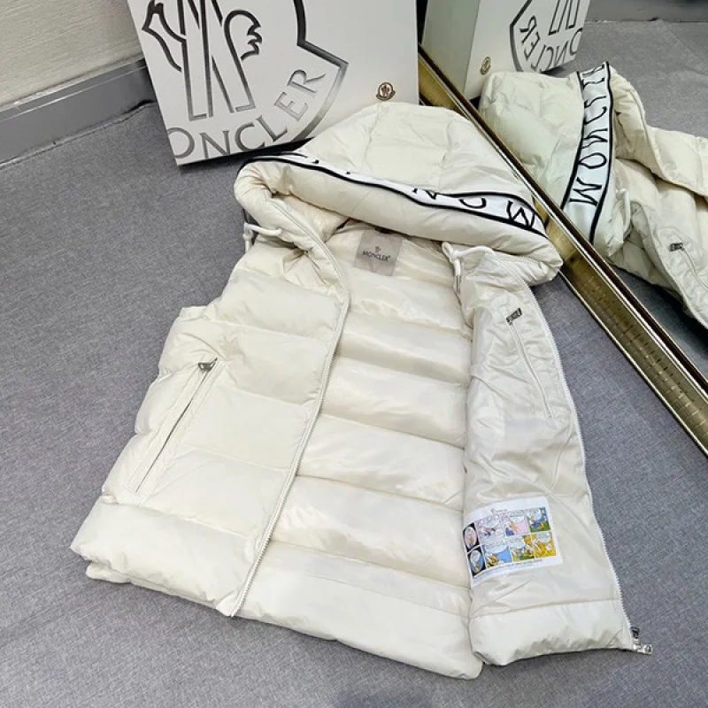 大人気!!新色 モンクレール Cardamineダウンベスト コピー H20911A0015154A81034