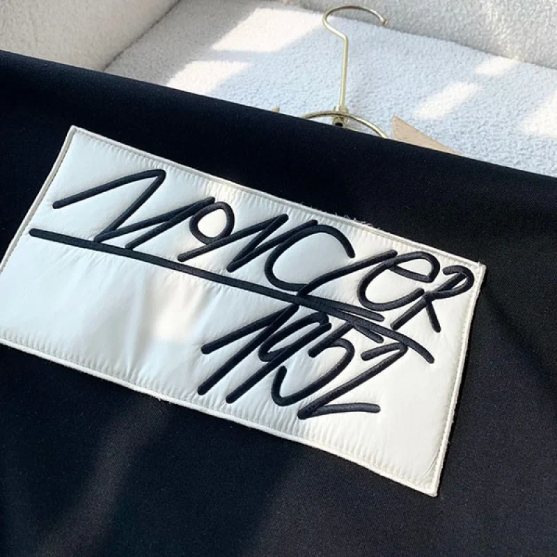 すぐ届 モンクレール 1952 ロゴパッチ 半袖Tシャツ コピー 2色 mod98820