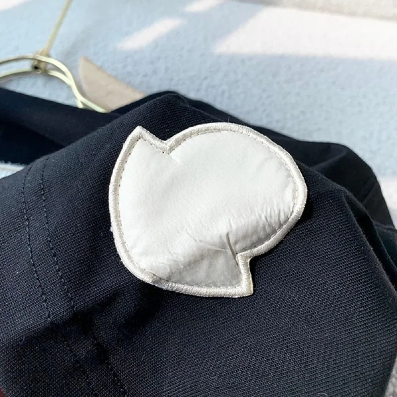 すぐ届 モンクレール 1952 ロゴパッチ 半袖Tシャツ コピー 2色 mod98820