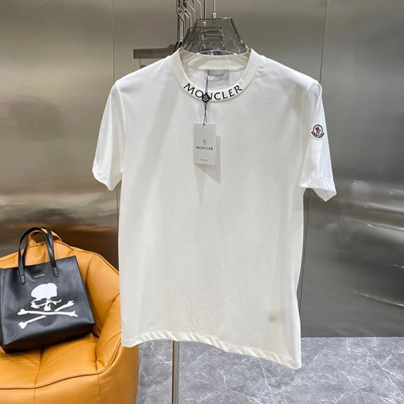 モンクレール 衿にレタリング付きTシャツ 偽物 mog49139