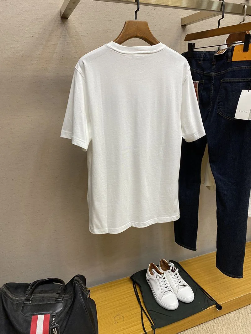 新作モンクレールジーニアス 偽物★GENIUS FRAGMENTコラボ スプレーロゴTシャツ 藤原ヒロシ moi77942
