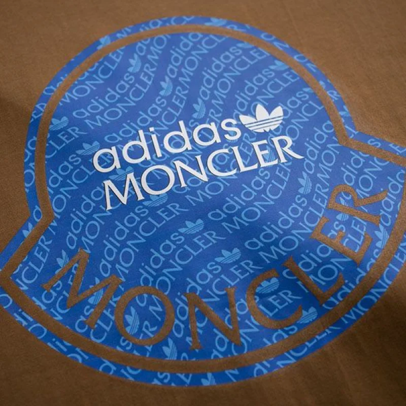 ブティック♪モンクレール アディダス コラボ★ロゴプリント Tシャツ 偽物 moi78908