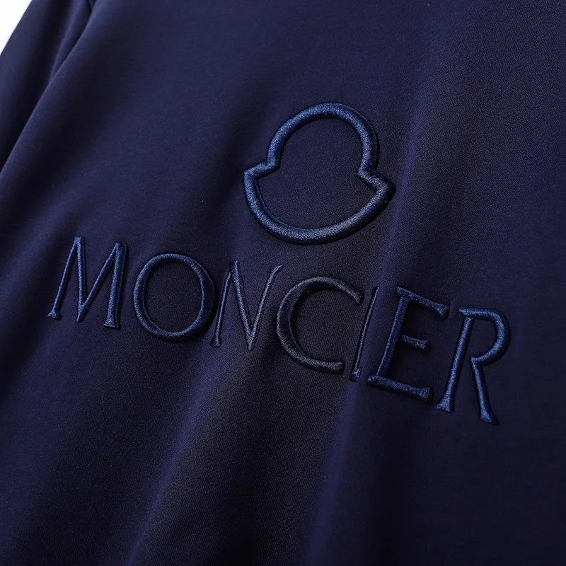 【日本未発売】モンクレール 偽物★エンボスロゴ入スウェットシャツ mol15879