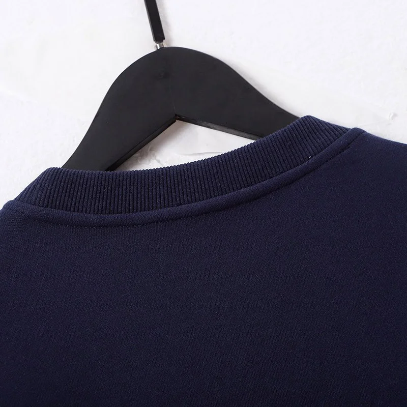 【日本未発売】モンクレール 偽物★エンボスロゴ入スウェットシャツ mol15879