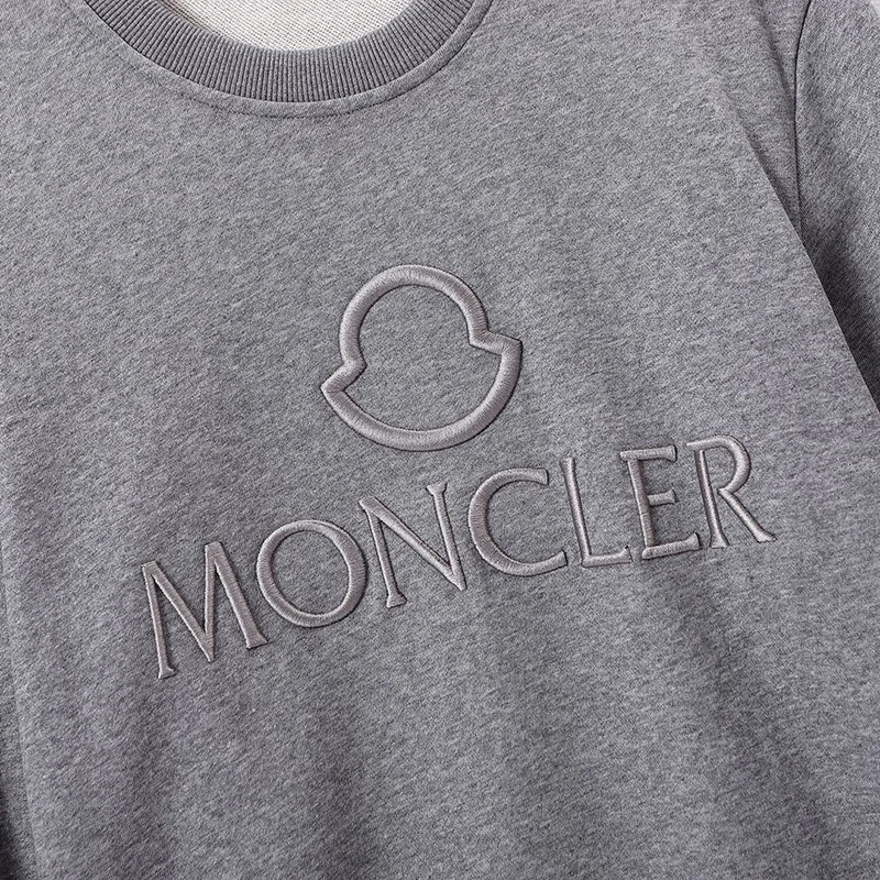 【日本未発売】モンクレール 偽物★エンボスロゴ入スウェットシャツ mol15879