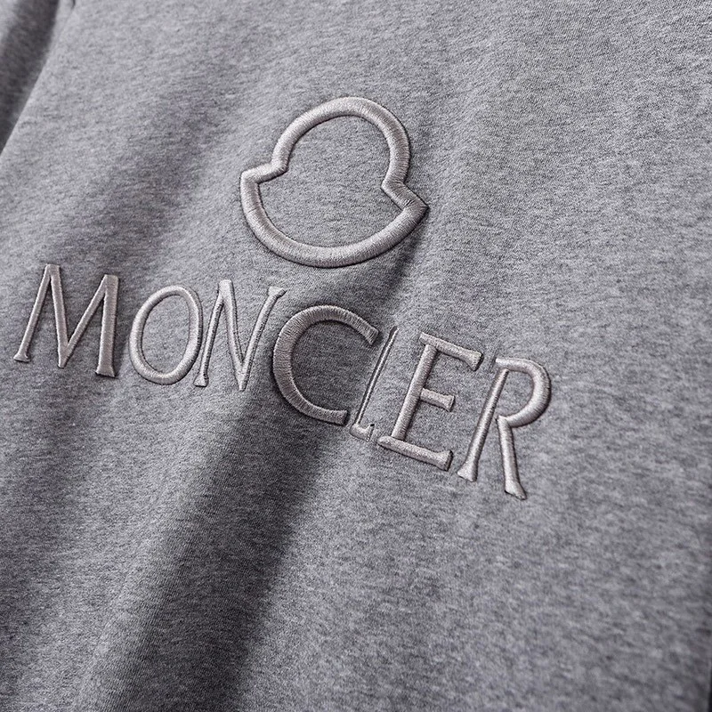 【日本未発売】モンクレール 偽物★エンボスロゴ入スウェットシャツ mol15879