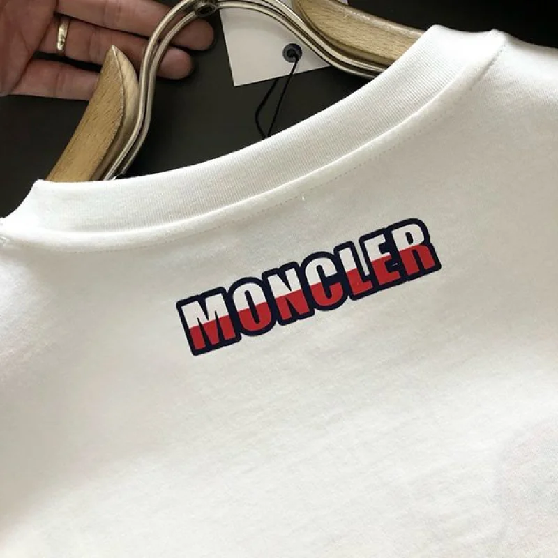 《大人気》モンクレール ロゴ コットン 半袖 Tシャツ コピー mol87018