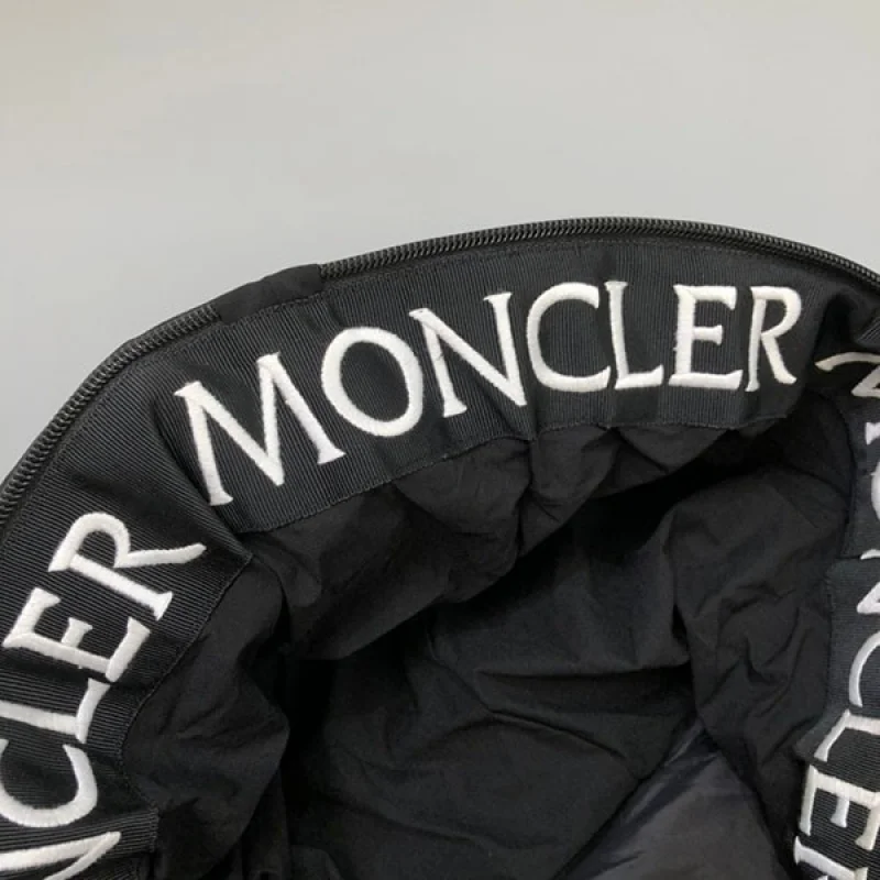 ☆超人気☆モンクレール CENIS ダウンベスト コピー mom93203