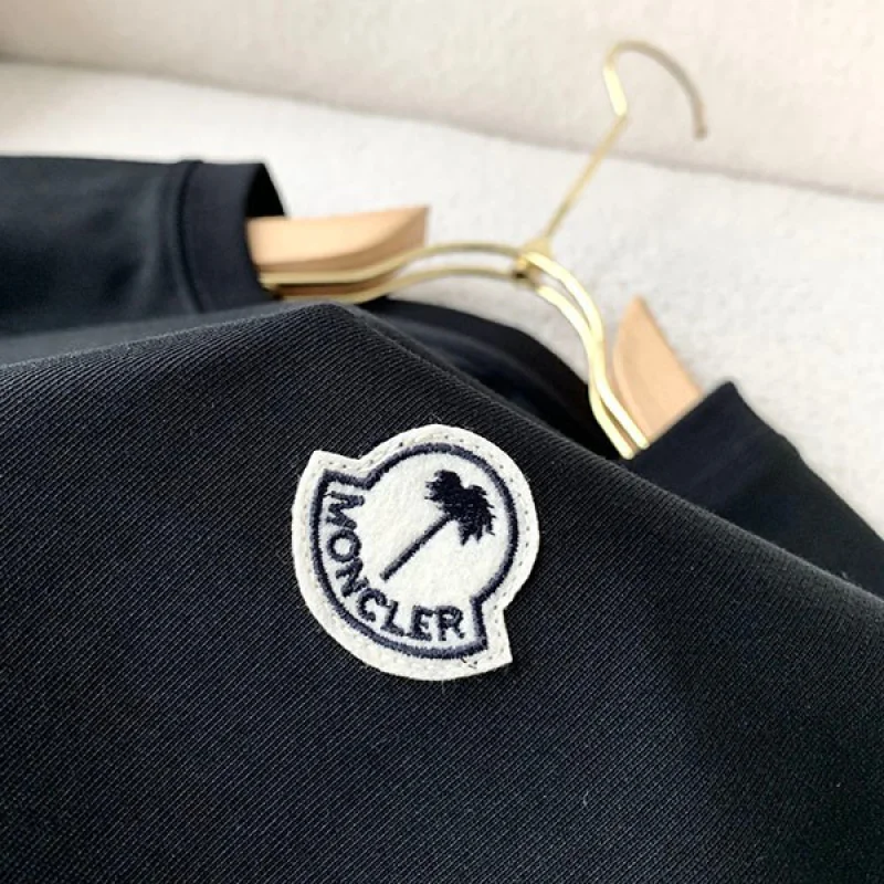 送料無料 モンクレール Palm angels 偽物 ロゴプリント ロゴパッチ Tシャツ mop32480