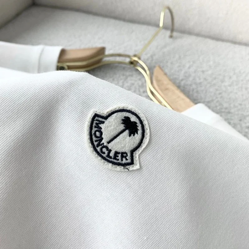 送料無料 モンクレール Palm angels 偽物 ロゴプリント ロゴパッチ Tシャツ mop32480