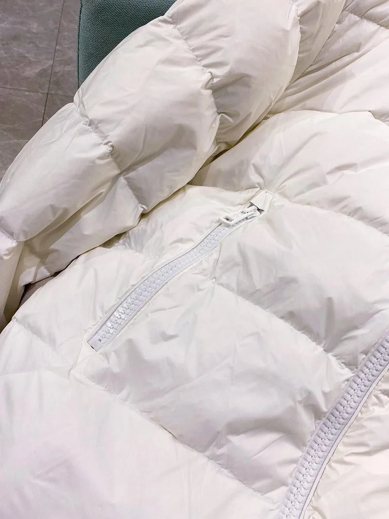 目を惹くカラー モンクレール 偽物 ユニセックス フード付 ダウン mop86541