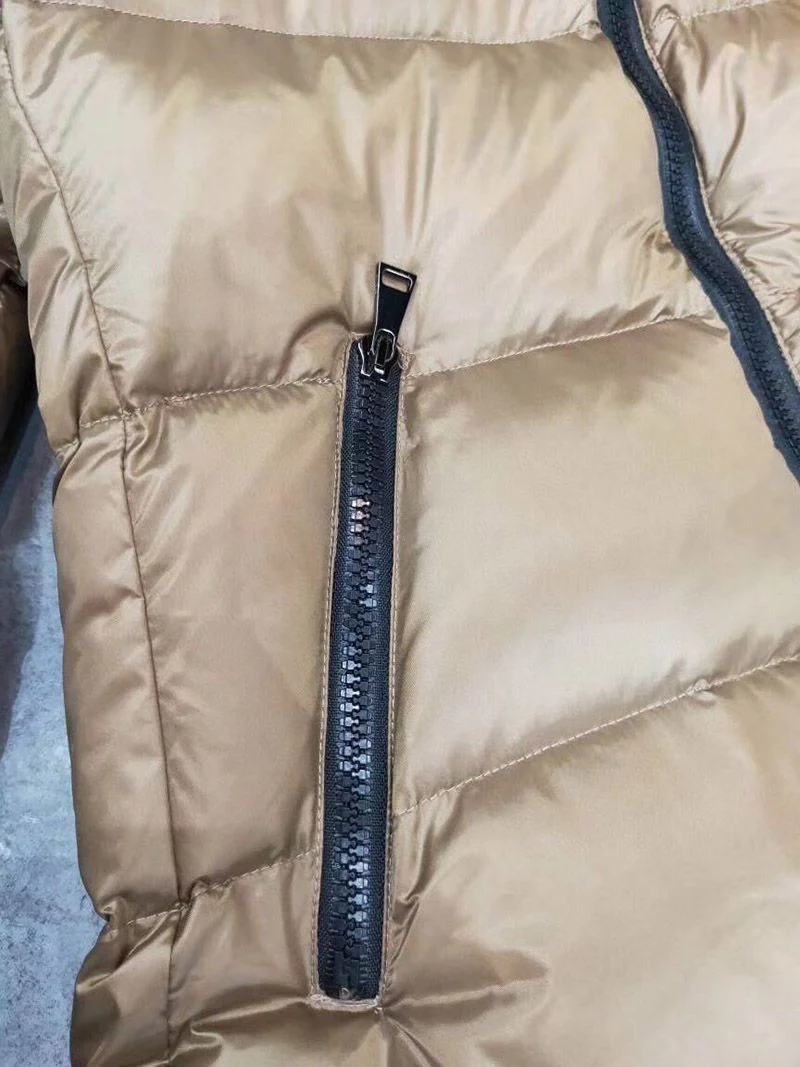 関税負担なし モンクレール 偽物 HUDSON ロングスタイル ファー付きダウン moq71130