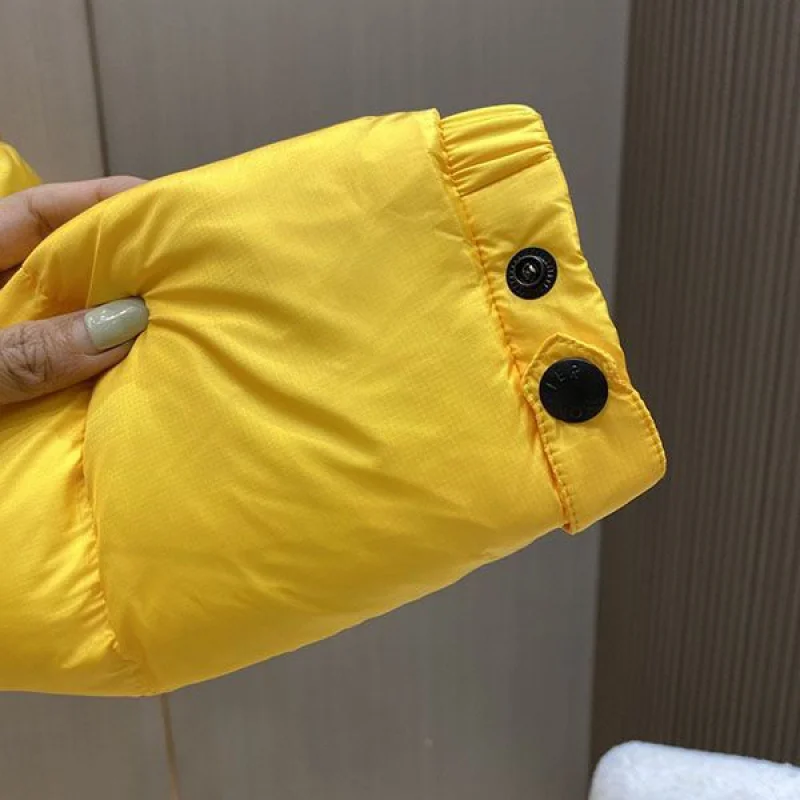 世界中で大人気♪モンクレール ショート丈ダウンジャケット コピー mot21833