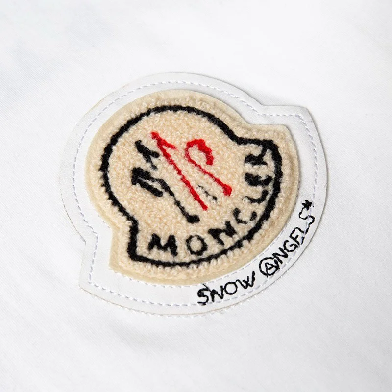 可愛いモンクレール 胸ロゴTシャツ 偽物 mou53503