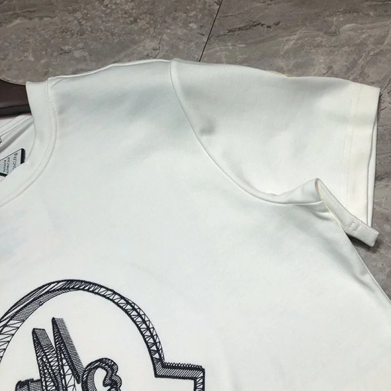 春夏新作 モンクレール ロゴマークTシャツ 偽物 mov08058