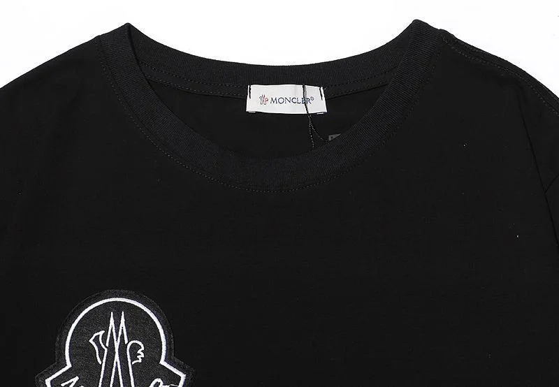 累積売上総額第1位!モンクレール 偽物 シンプルロゴ半袖Tシャツ mow13157