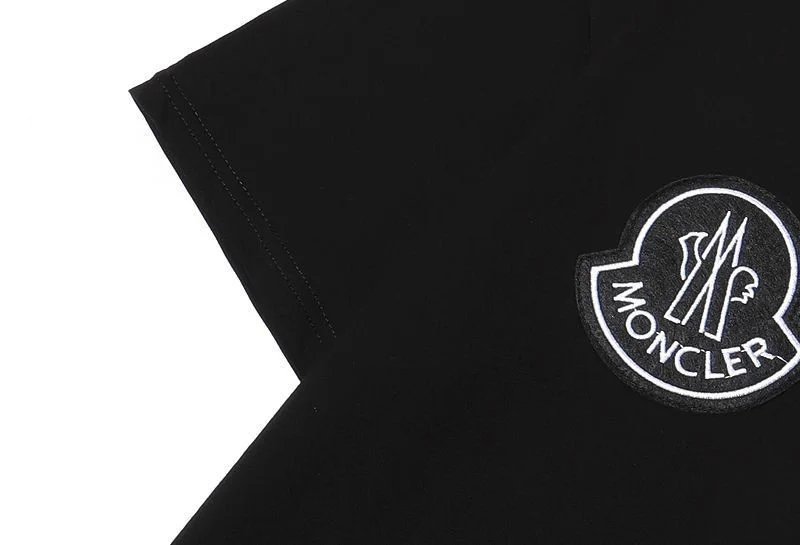 累積売上総額第1位!モンクレール 偽物 シンプルロゴ半袖Tシャツ mow13157