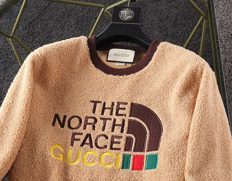 大人気!グッチ x ノースフェイス コピー ★ロゴフェイクファースエット プルオーバー Nof71250