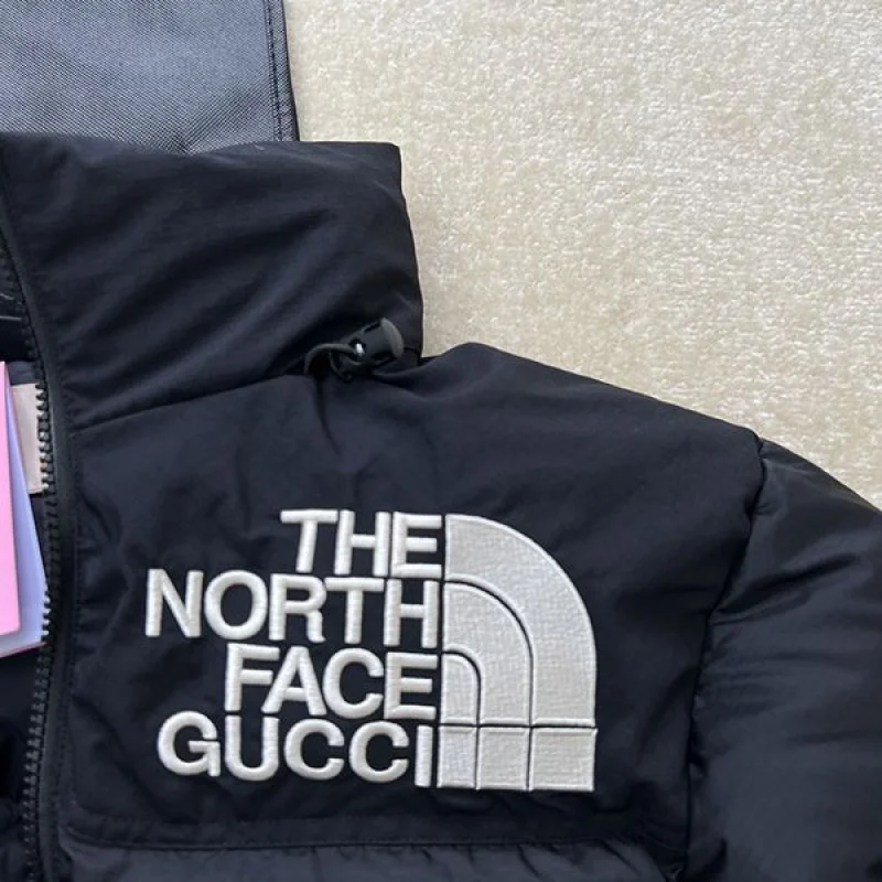 人気急上昇グッチxノースフェイス コピー ツートンカラー ダウンジャケット Nok48369