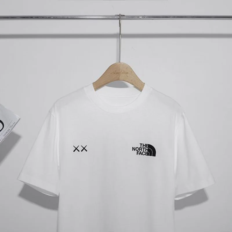 ノースフェイス XX KAWS 偽物 エンブロイダリー コットンTシャツ Nop85537