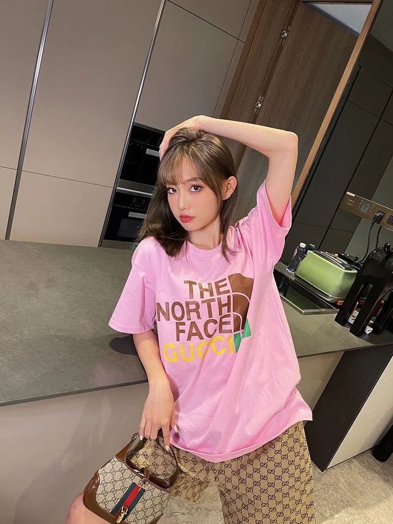 送料込 グッチ×ノースフェイス コラボ★スペシャルロゴTシャツ 偽物 Nos37786