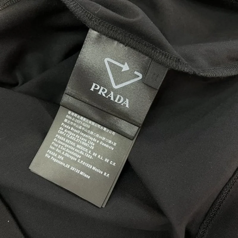 プラダ コピー ロゴTシャツ ポケット付半袖 【人気商品】 puj00165
