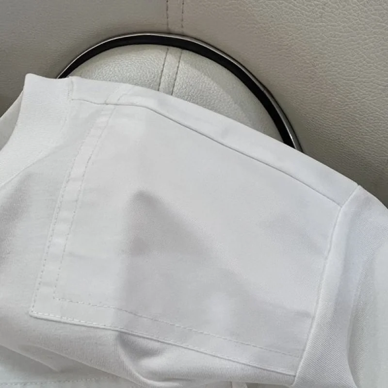注目度抜群！プラダ ロゴTシャツ コピー ポケット付半袖 puw06805