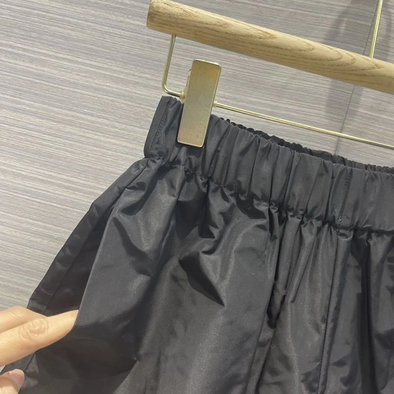 一目惚れ♪関税込プラダ Re Nylon ギャバジン ショートパンツ コピー ロゴ 上下セット puh39890