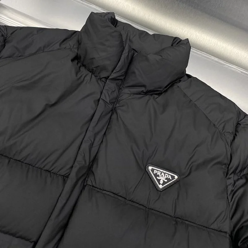 送料無料プラダ クロップド Re Nylon ダウンジャケット コピー puk32850
