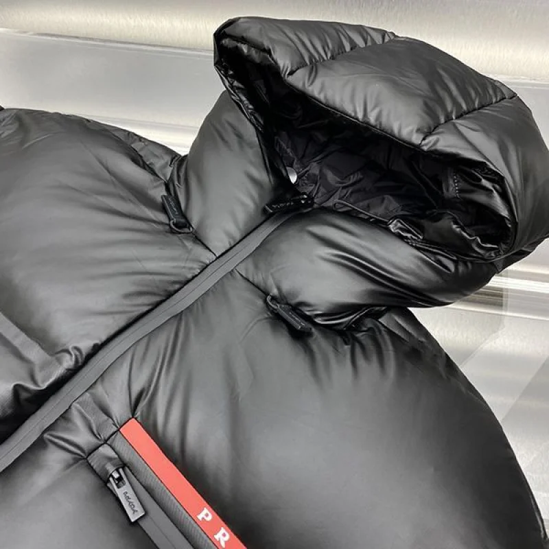 大人気!プラダ クロップド Re Nylon ダウンジャケット コピー puk48275