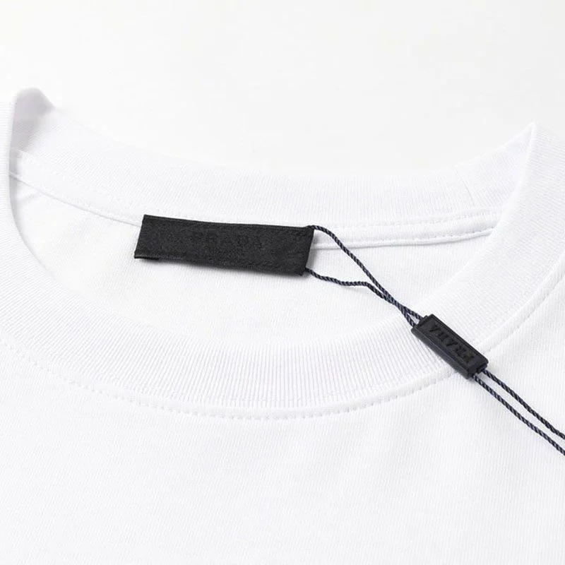 送料込プラダ ミラノロゴ コットンTシャツ 偽物 puk55503