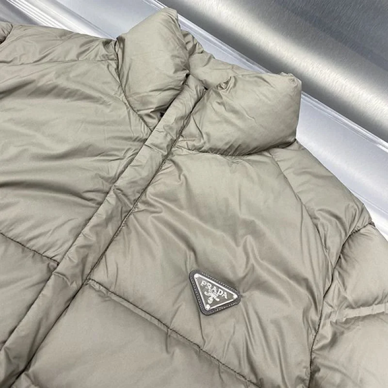 送料無料プラダ クロップド Re Nylon ダウンジャケット コピー puk32850