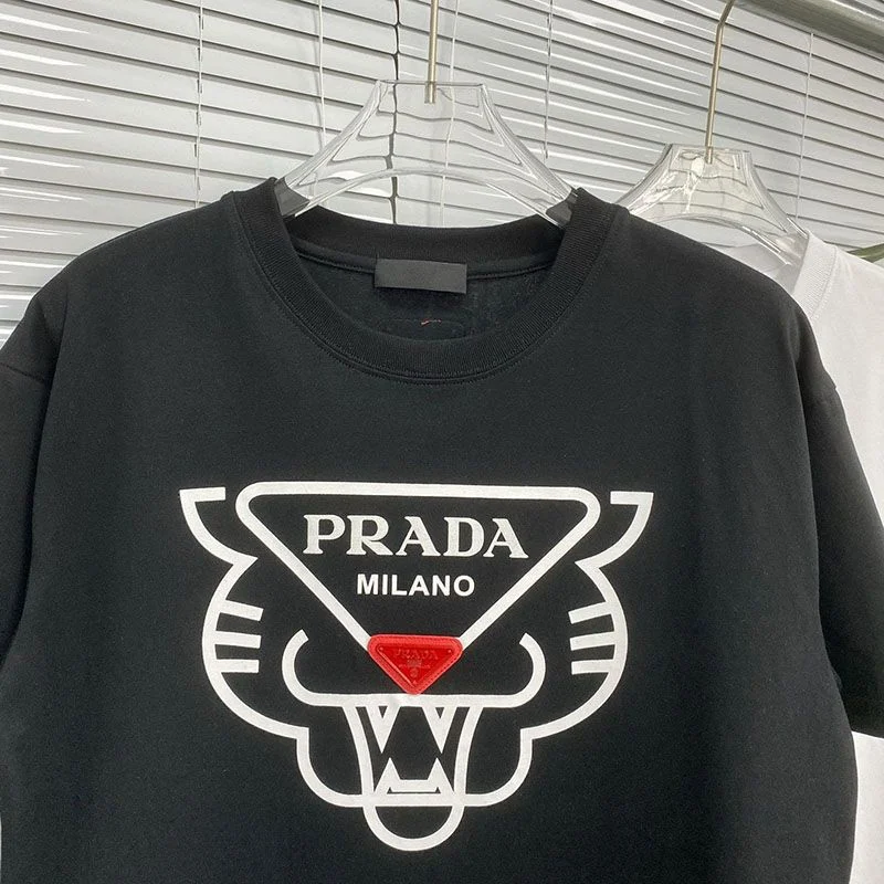 世界中で大人気♪プラダ タイガー コットンTシャツ 偽物 2色 puu33769
