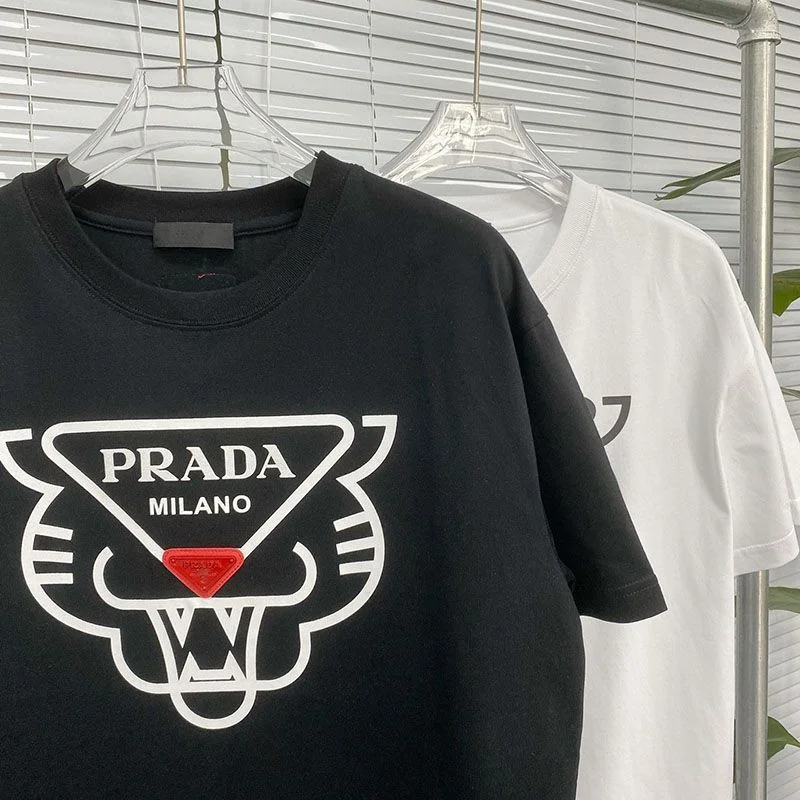 世界中で大人気♪プラダ タイガー コットンTシャツ 偽物 2色 puu33769